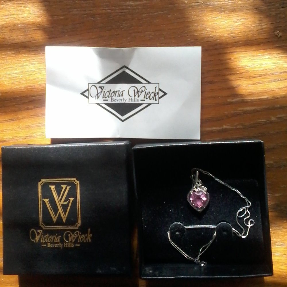 Victoria Wieck Beverly Hills   Pink/Silver pendant necklace